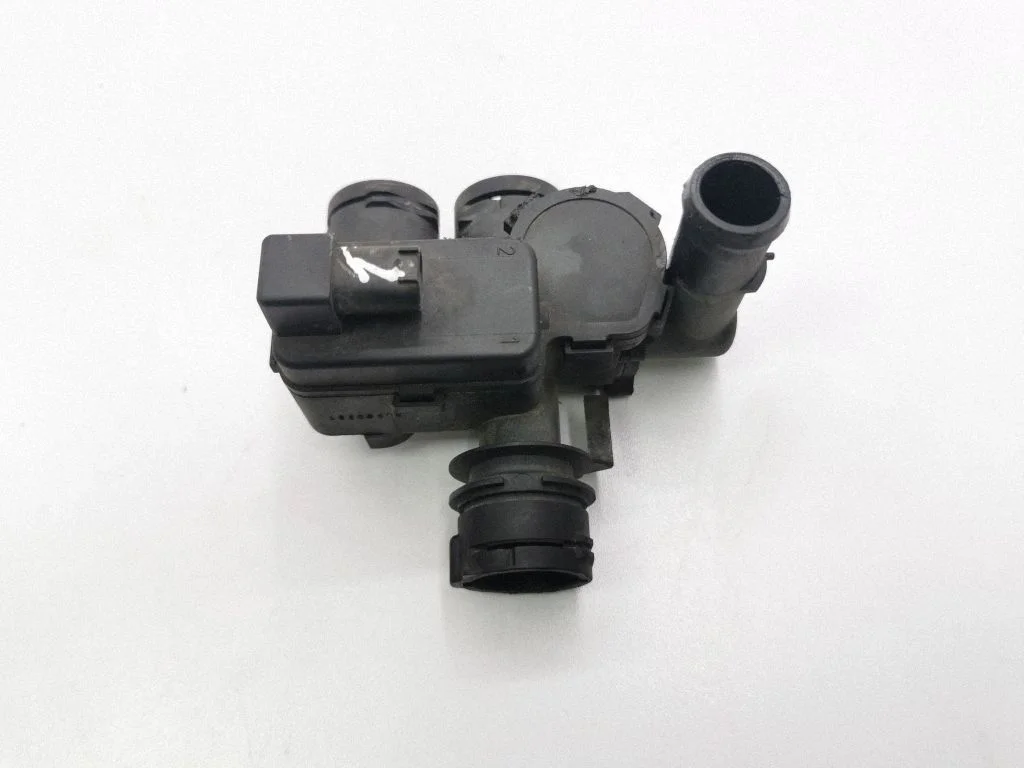 Thermostat/thermostat housing – Mercedes-Benz CLS-Class C219 (2003-2011)