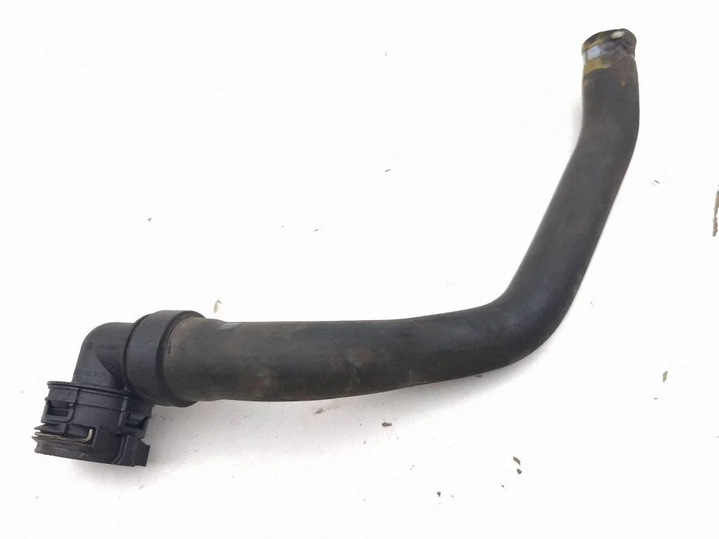 Engine coolant pipe/hose