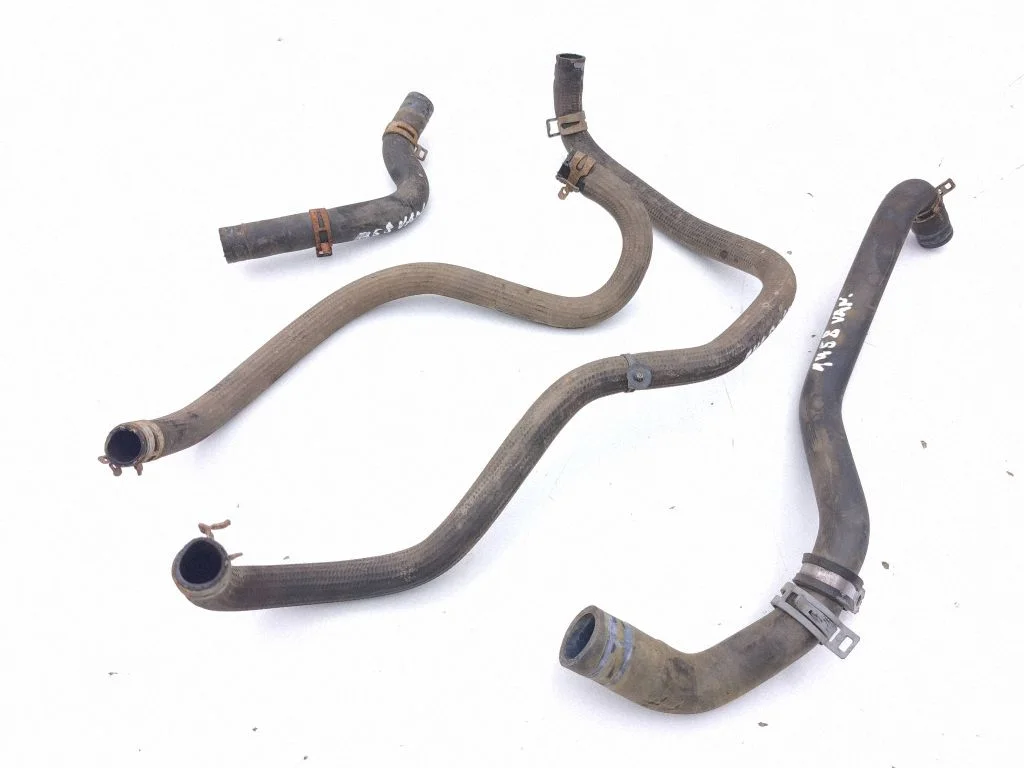 Engine coolant pipe/hose 103081600E