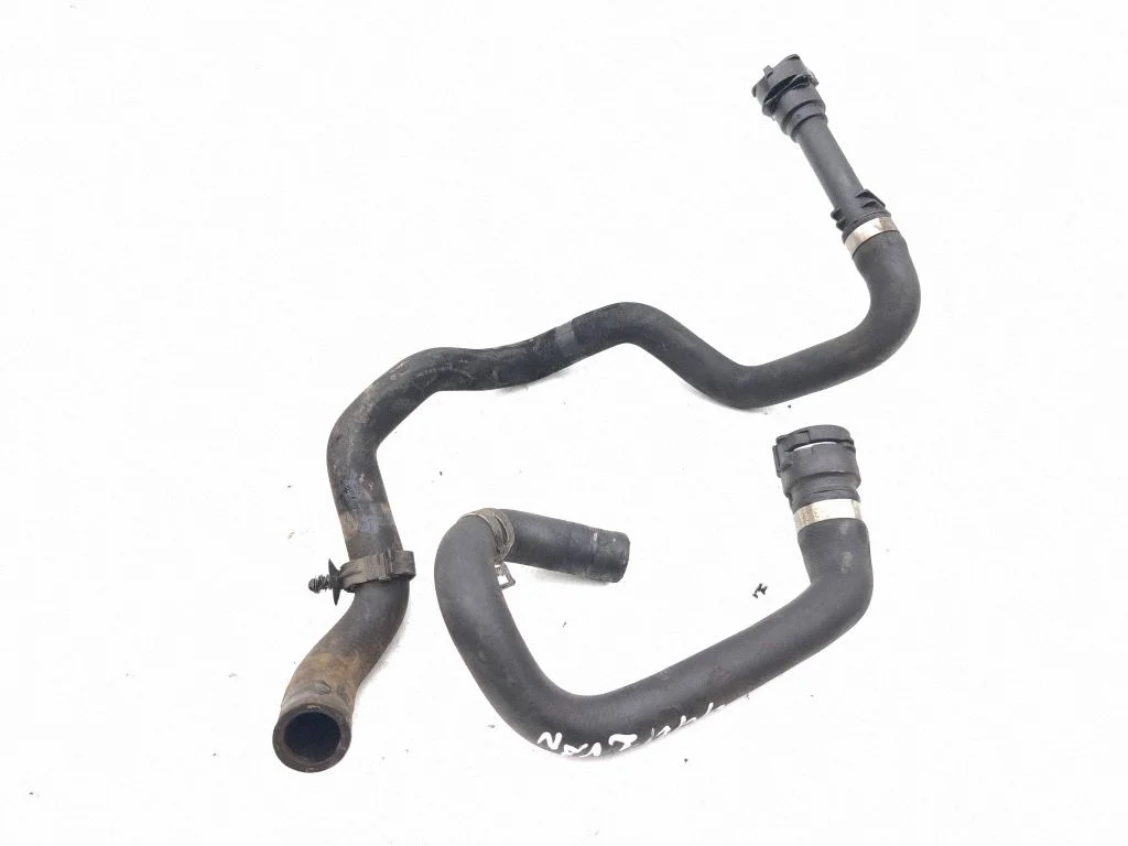 Engine coolant pipe/hose
