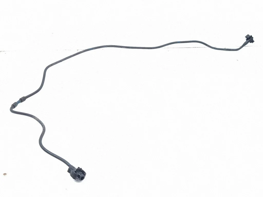 Engine coolant pipe/hose