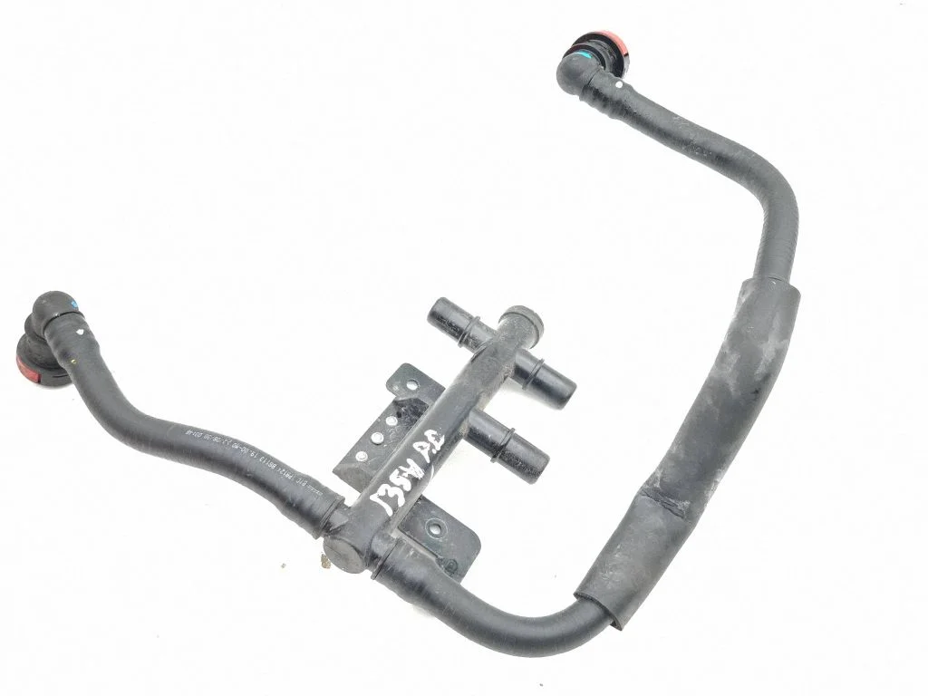 Engine coolant pipe/hose