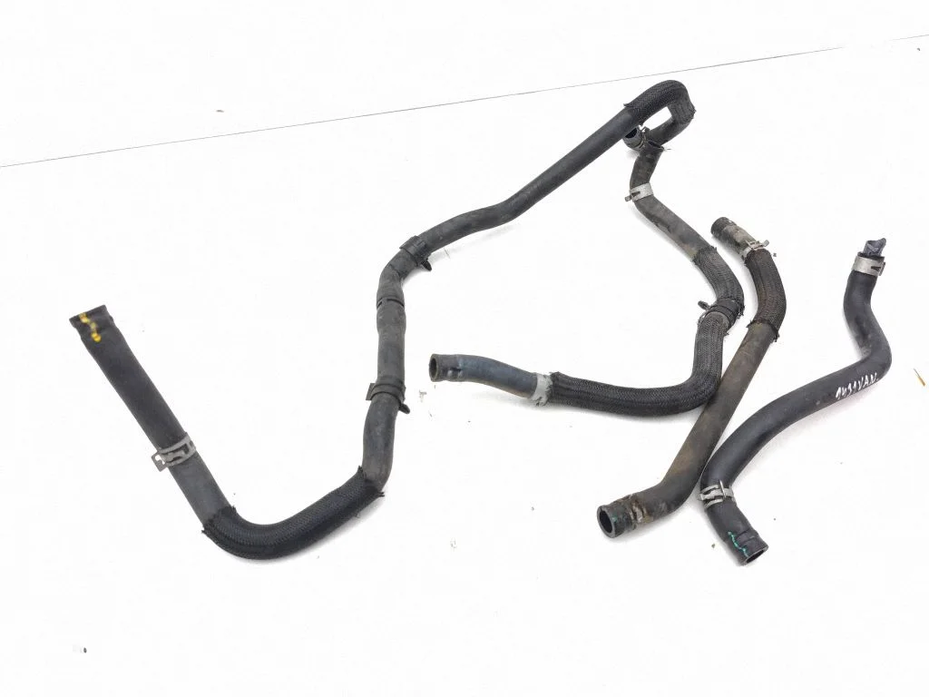 Engine coolant pipe/hose