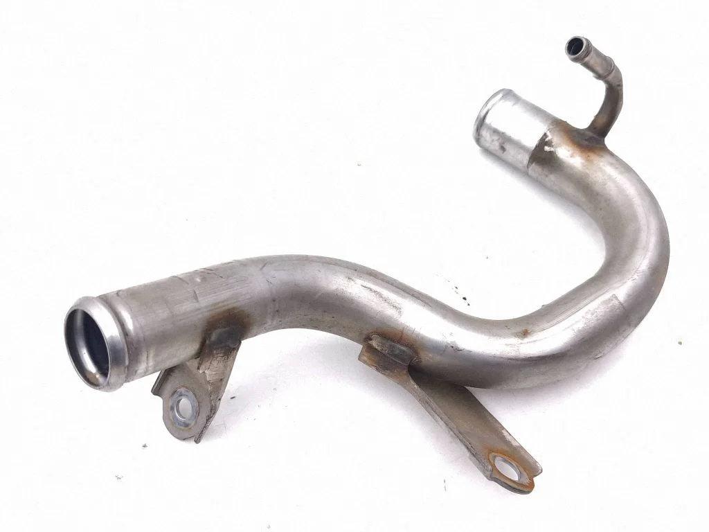 Engine coolant pipe/hose