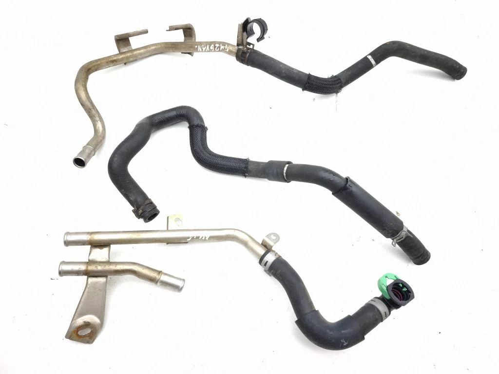 Engine coolant pipe/hose