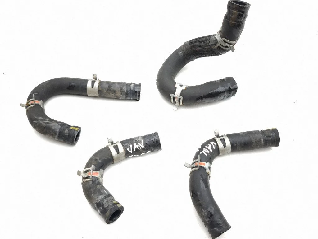 Engine coolant pipe/hose
