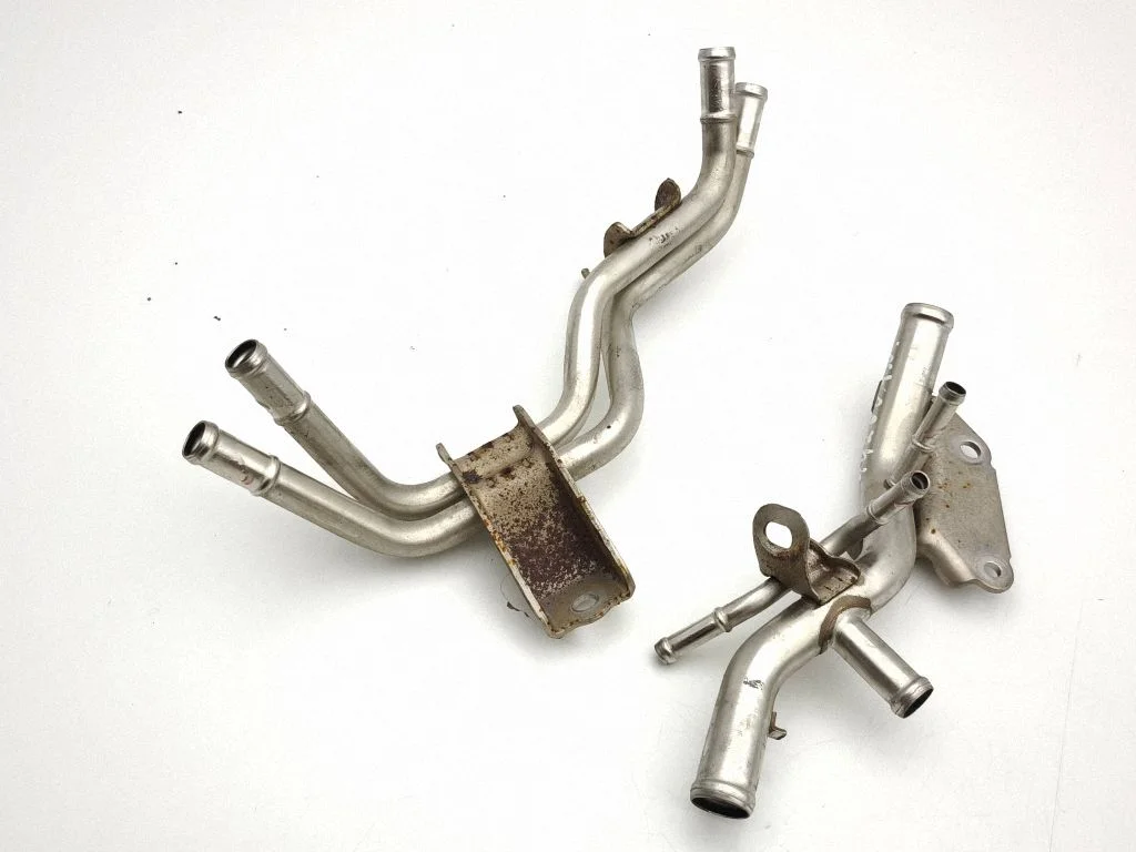 Engine coolant pipe/hose