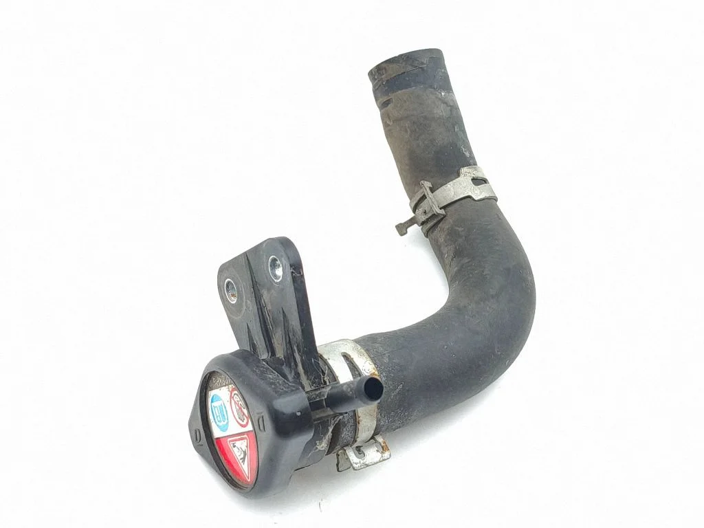 Engine coolant pipe/hose