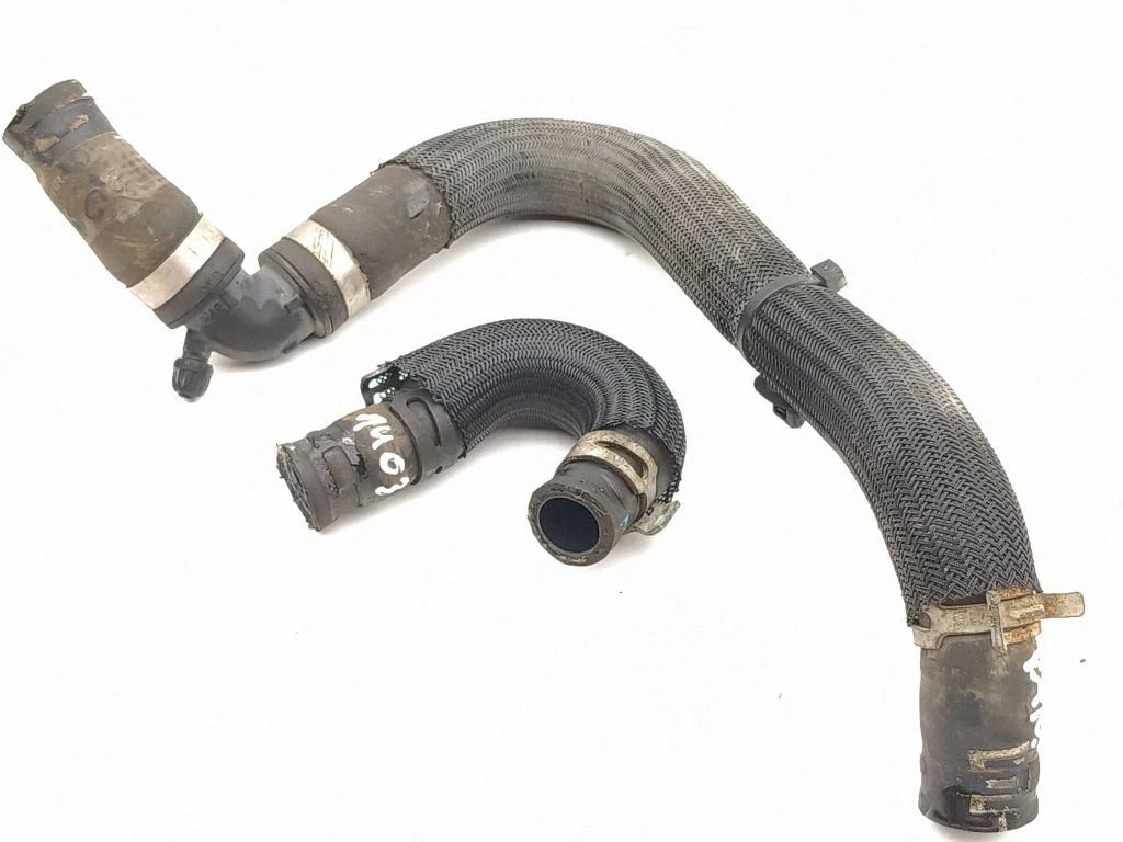 Engine coolant pipe/hose