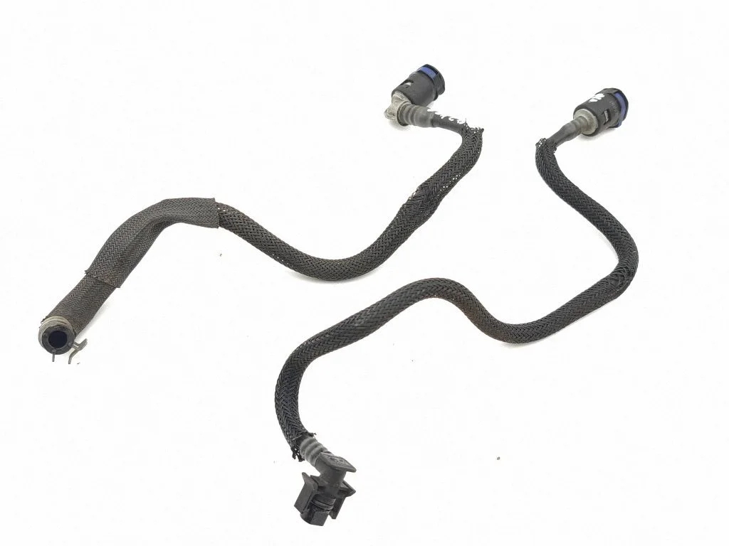 Engine coolant pipe/hose
