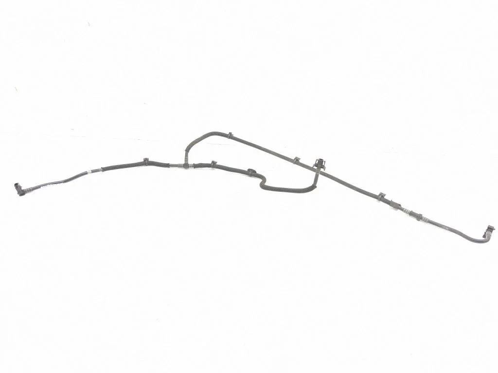 Engine coolant pipe/hose