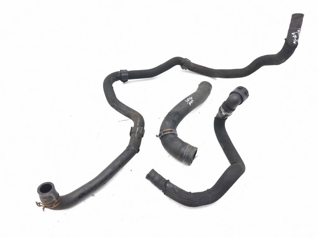 Engine coolant pipe/hose