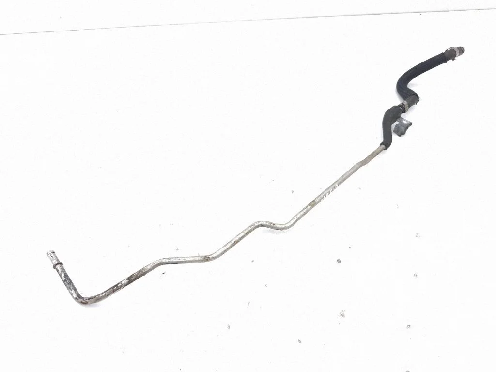 Engine coolant pipe/hose
