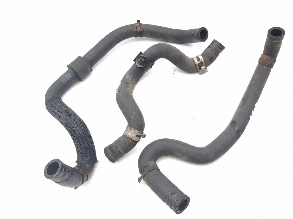 Engine coolant pipe/hose