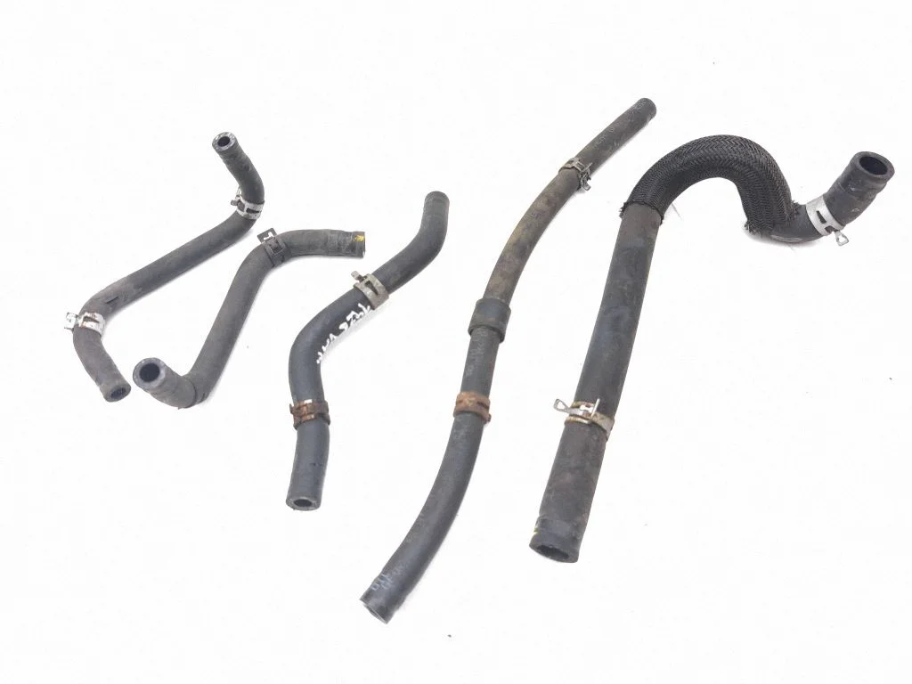 Engine coolant pipe/hose