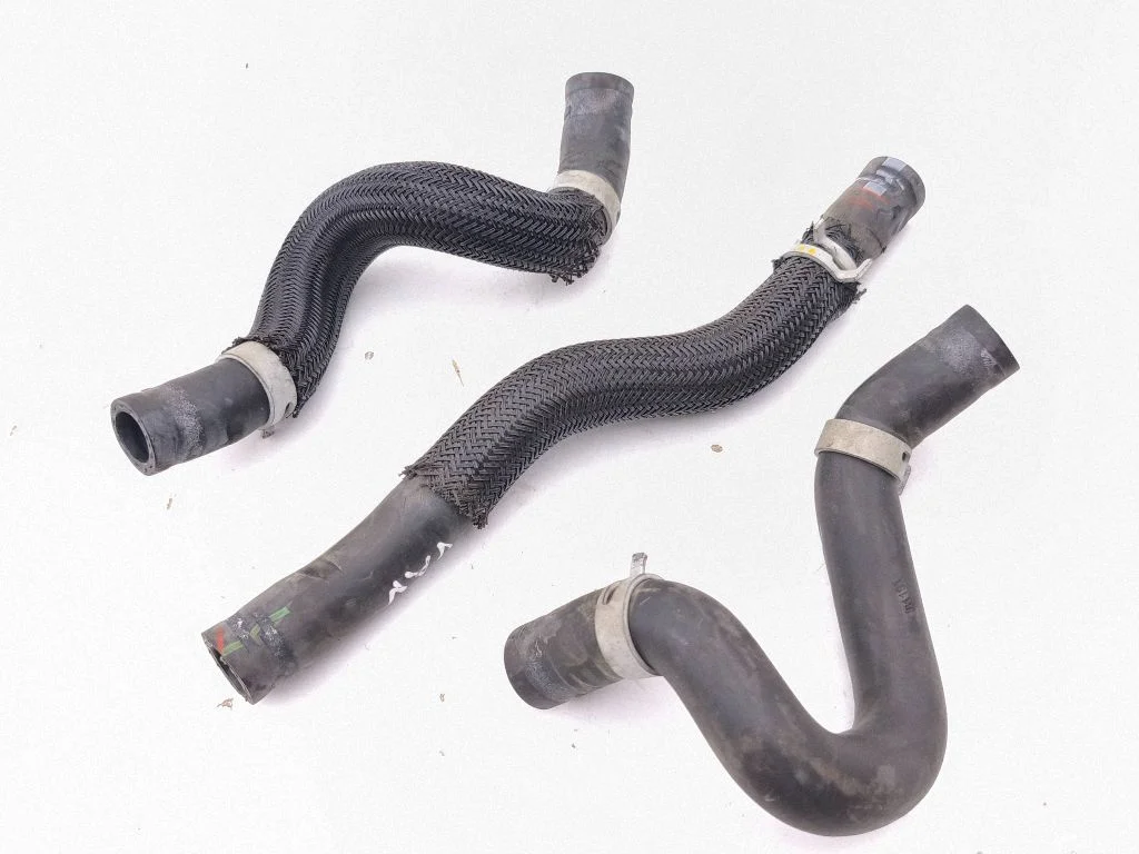 Engine coolant pipe/hose