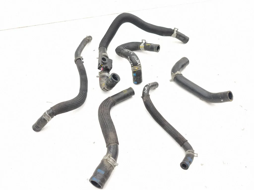 Engine coolant pipe/hose