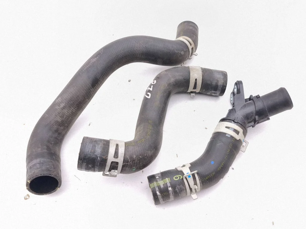 Engine coolant pipe/hose