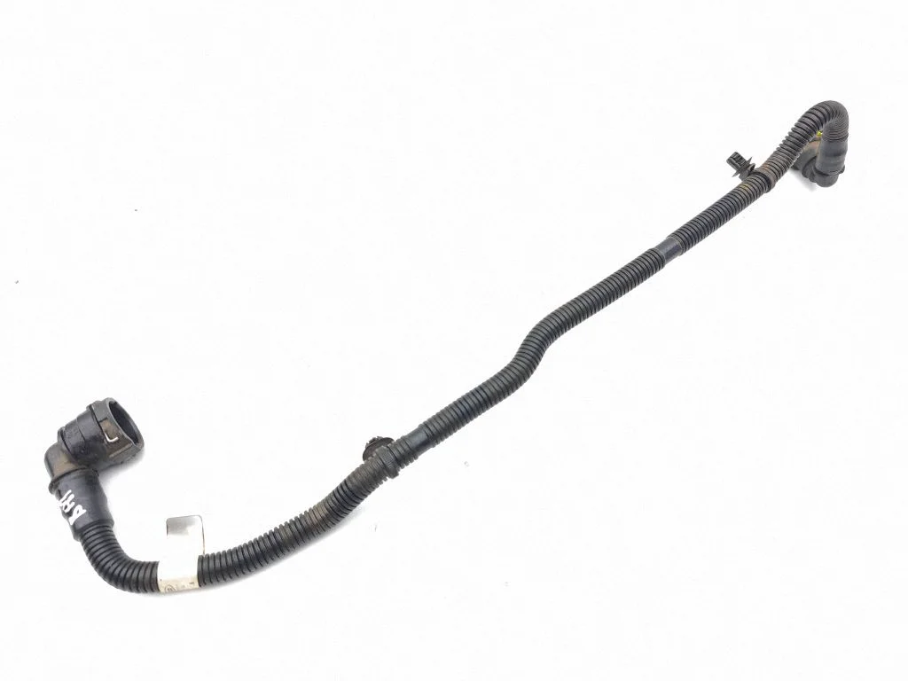 Engine coolant pipe/hose R8E210C820AC