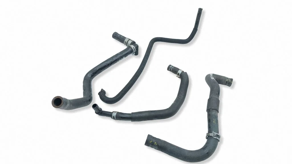 Engine coolant pipe/hose