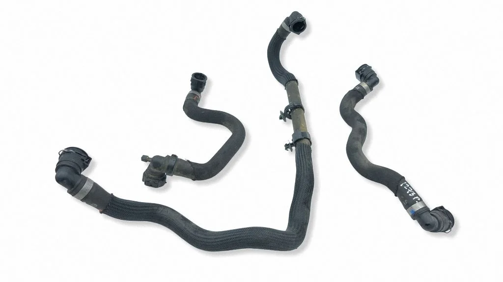 Engine coolant pipe/hose