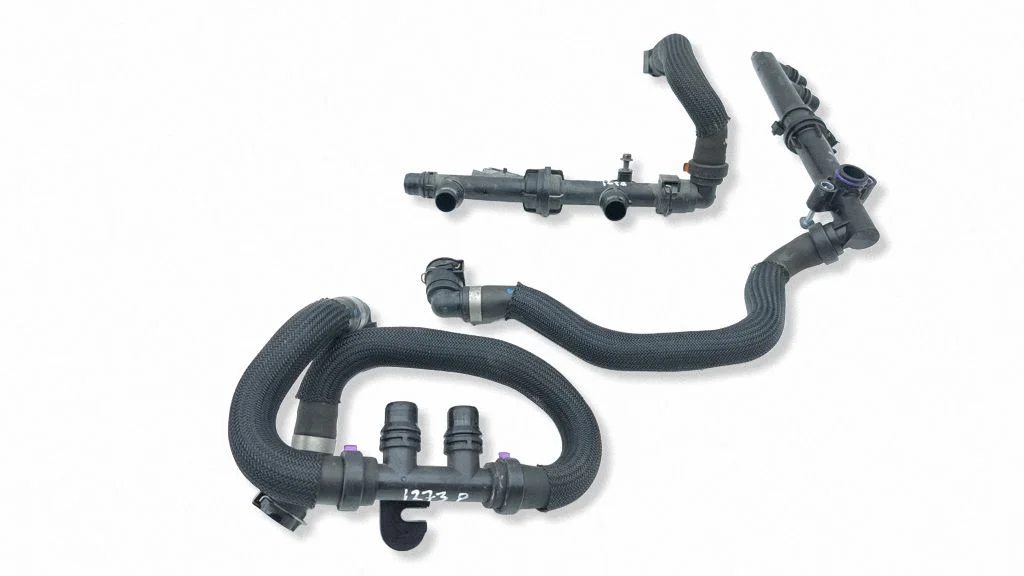 Engine coolant pipe/hose