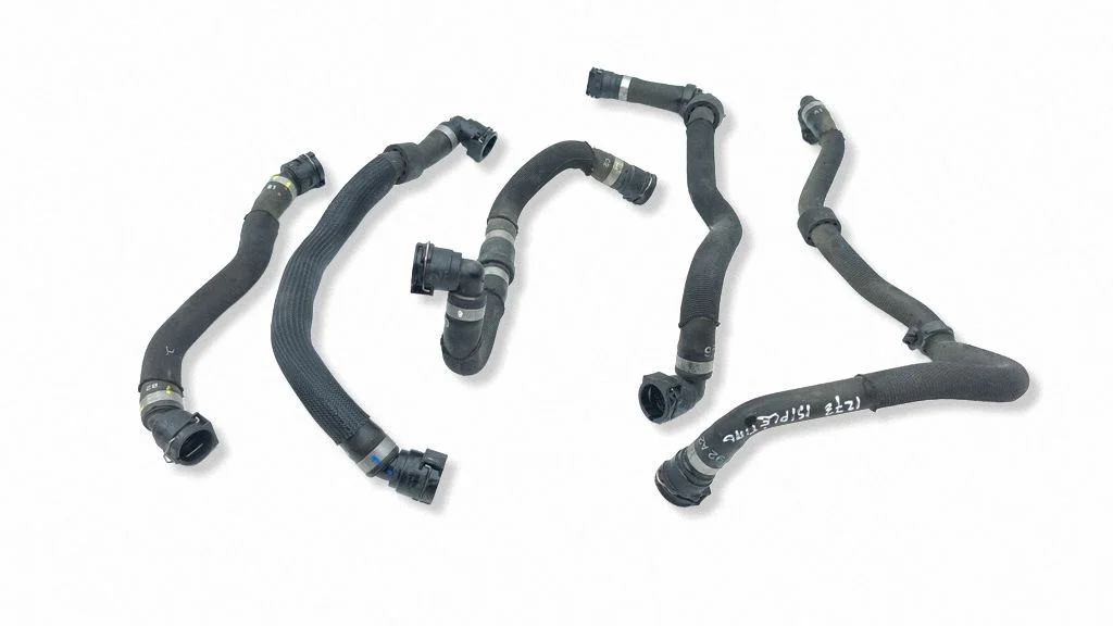 Engine coolant pipe/hose