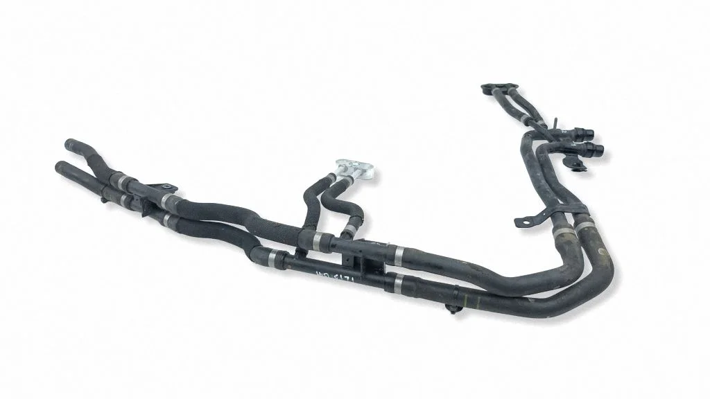 Engine coolant pipe/hose