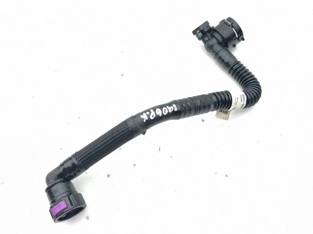 Engine coolant pipe/hose M8E28A567AE