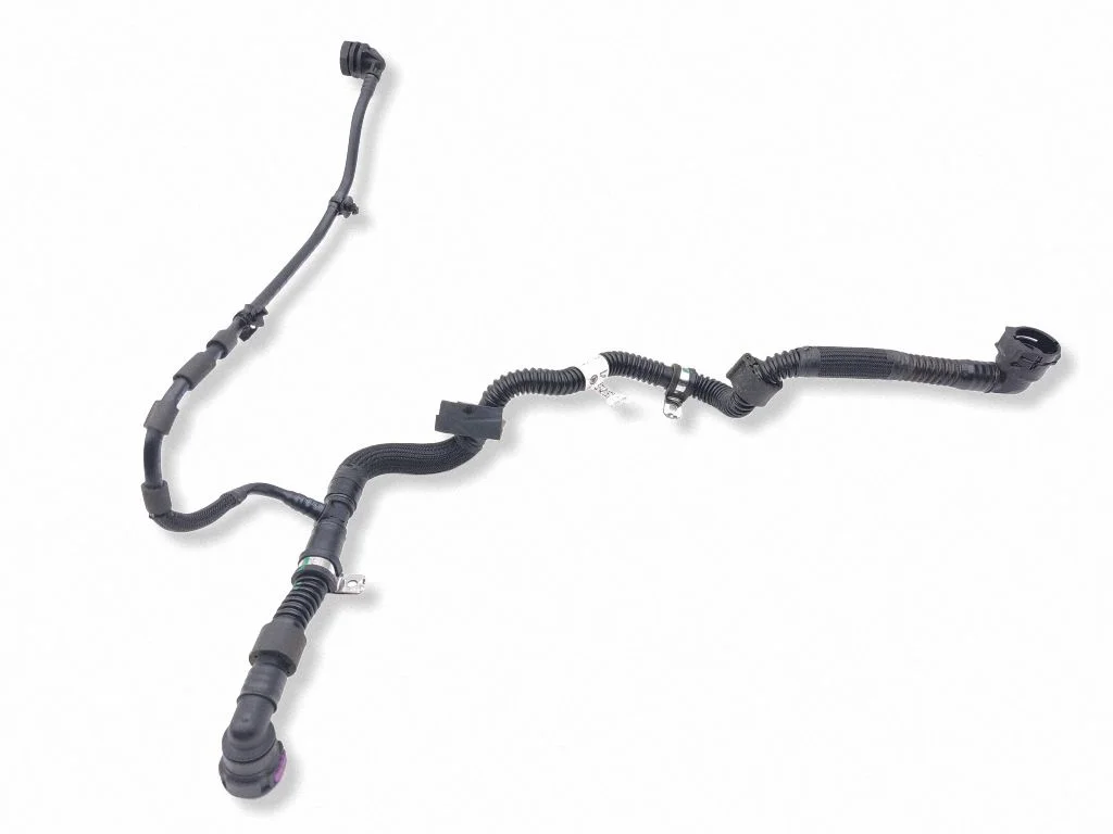 Engine coolant pipe/hose M8E218C553AH
