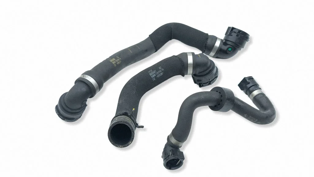 Engine coolant pipe/hose 8658480