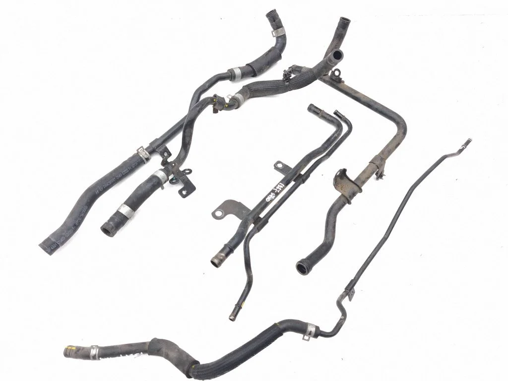 Engine coolant pipe/hose