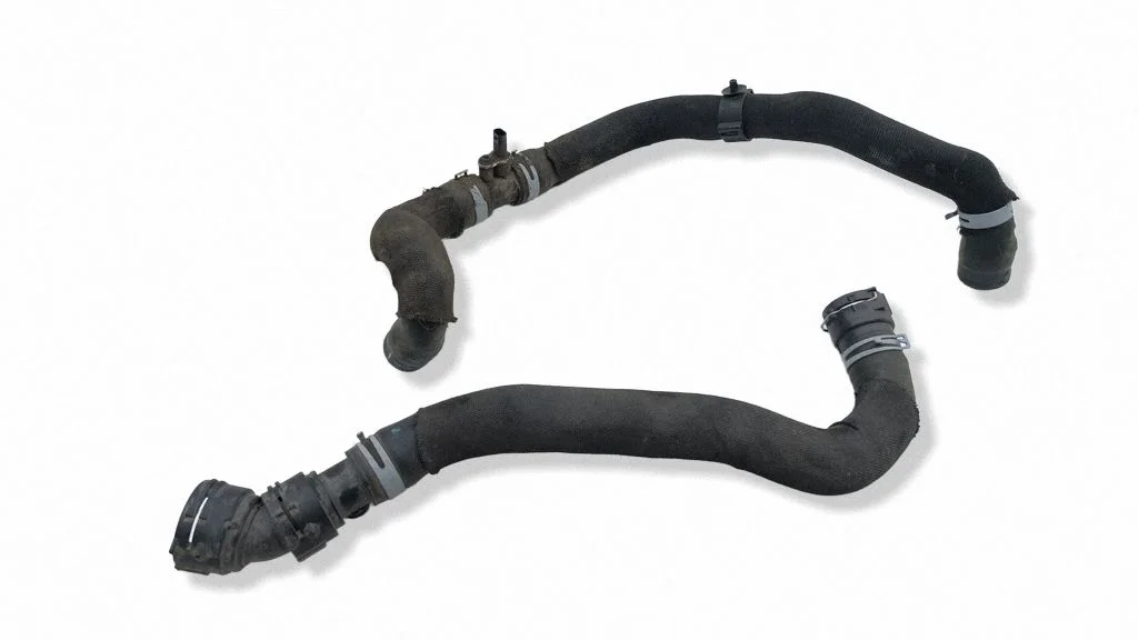 Engine coolant pipe/hose