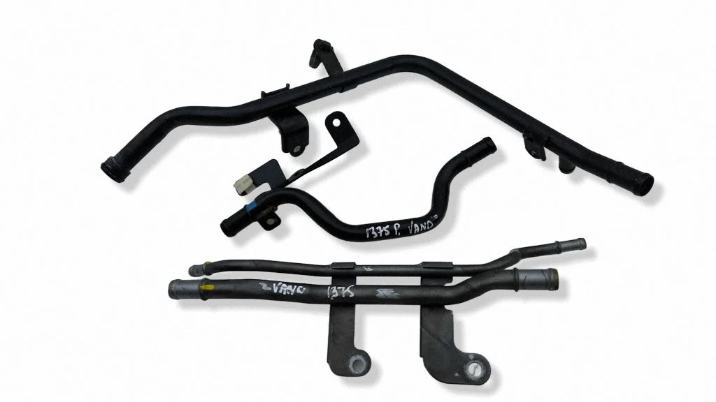 Engine coolant pipe/hose