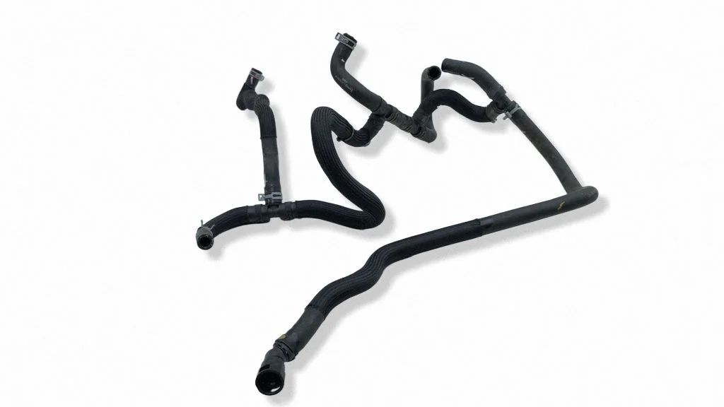 Engine coolant pipe/hose