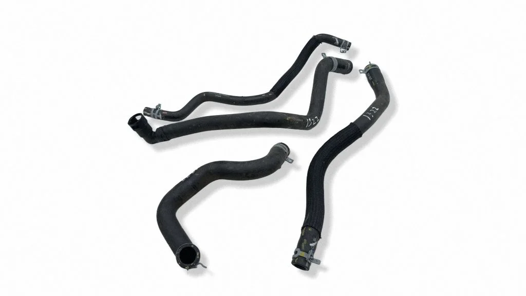 Engine coolant pipe/hose LJ9318D481BB