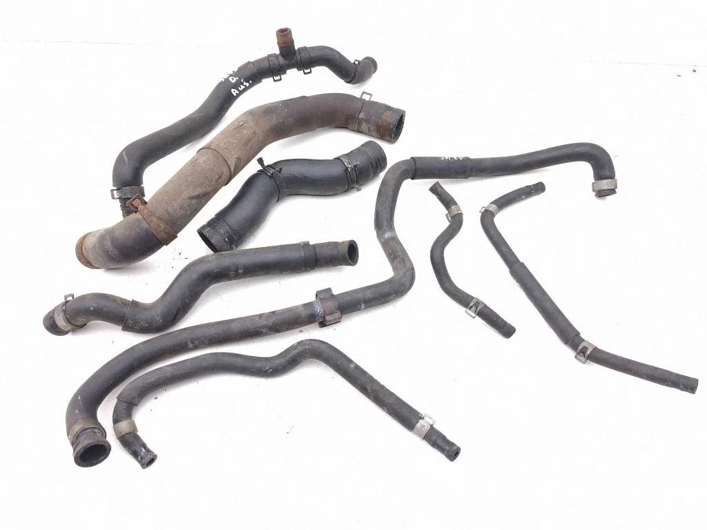 Engine coolant pipe/hose