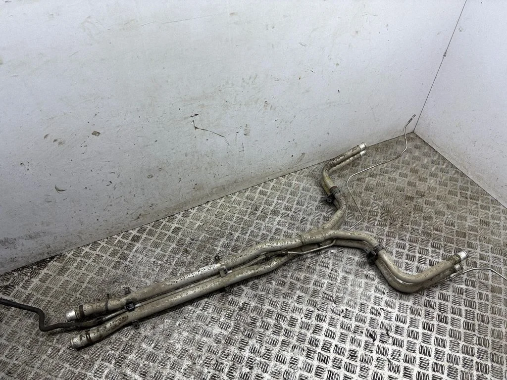 Engine coolant pipe/hose