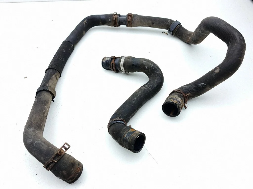 Engine coolant pipe/hose