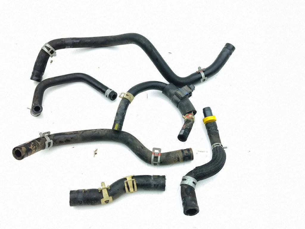 Engine coolant pipe/hose