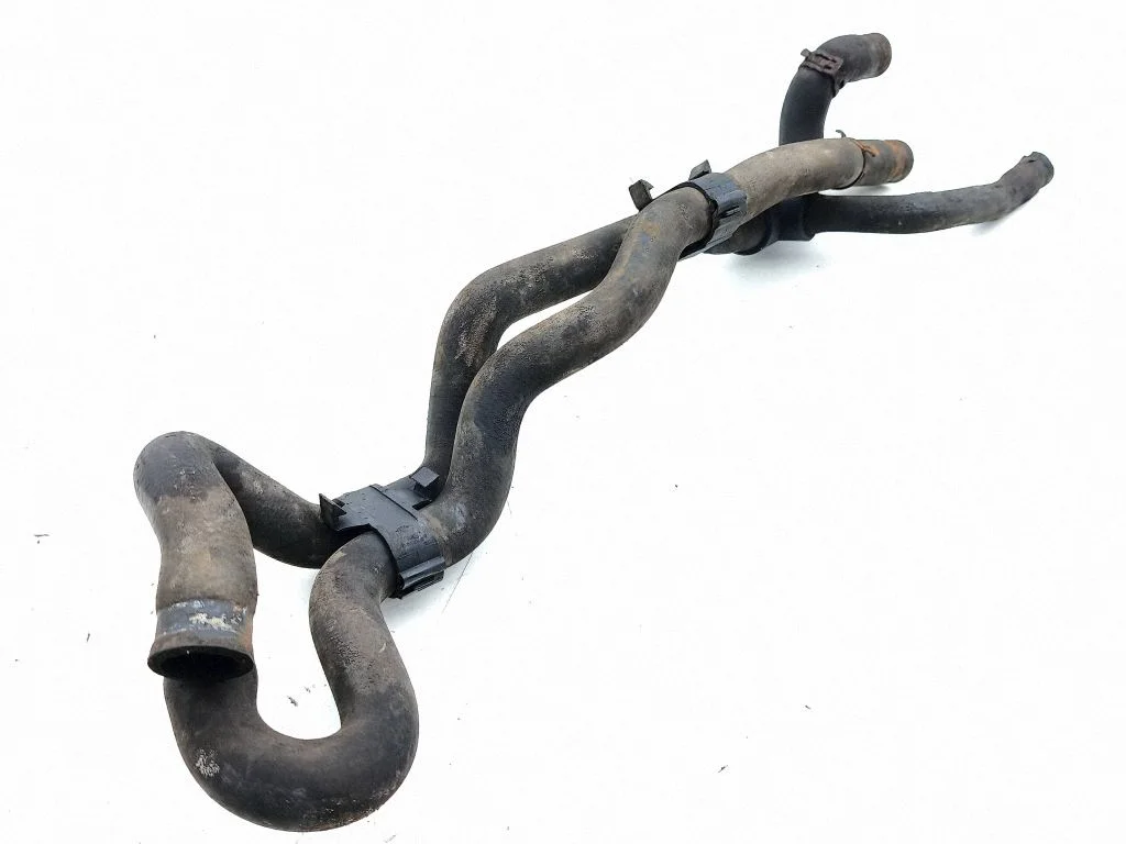 Engine coolant pipe/hose
