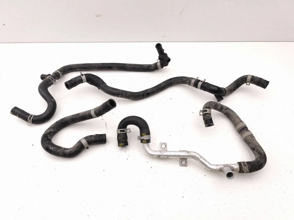 Engine coolant pipe/hose