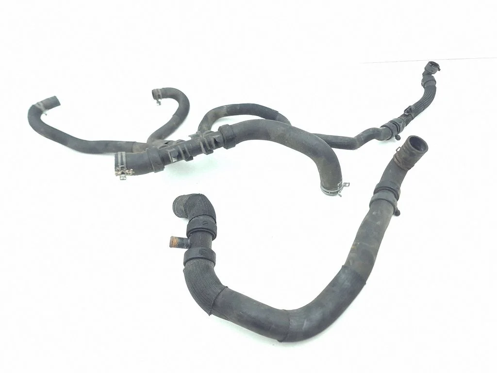 Engine coolant pipe/hose