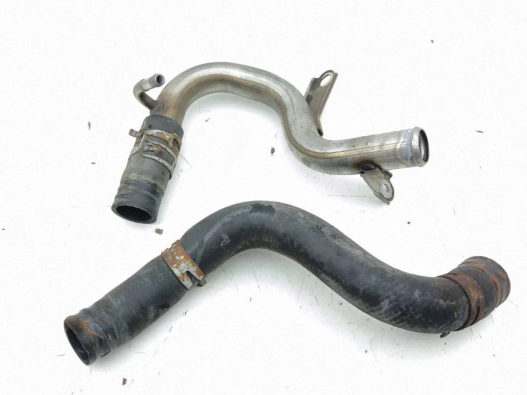 Engine coolant pipe/hose