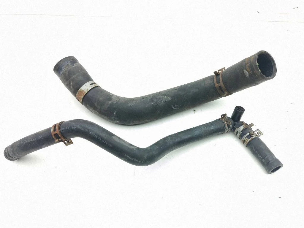 Engine coolant pipe/hose