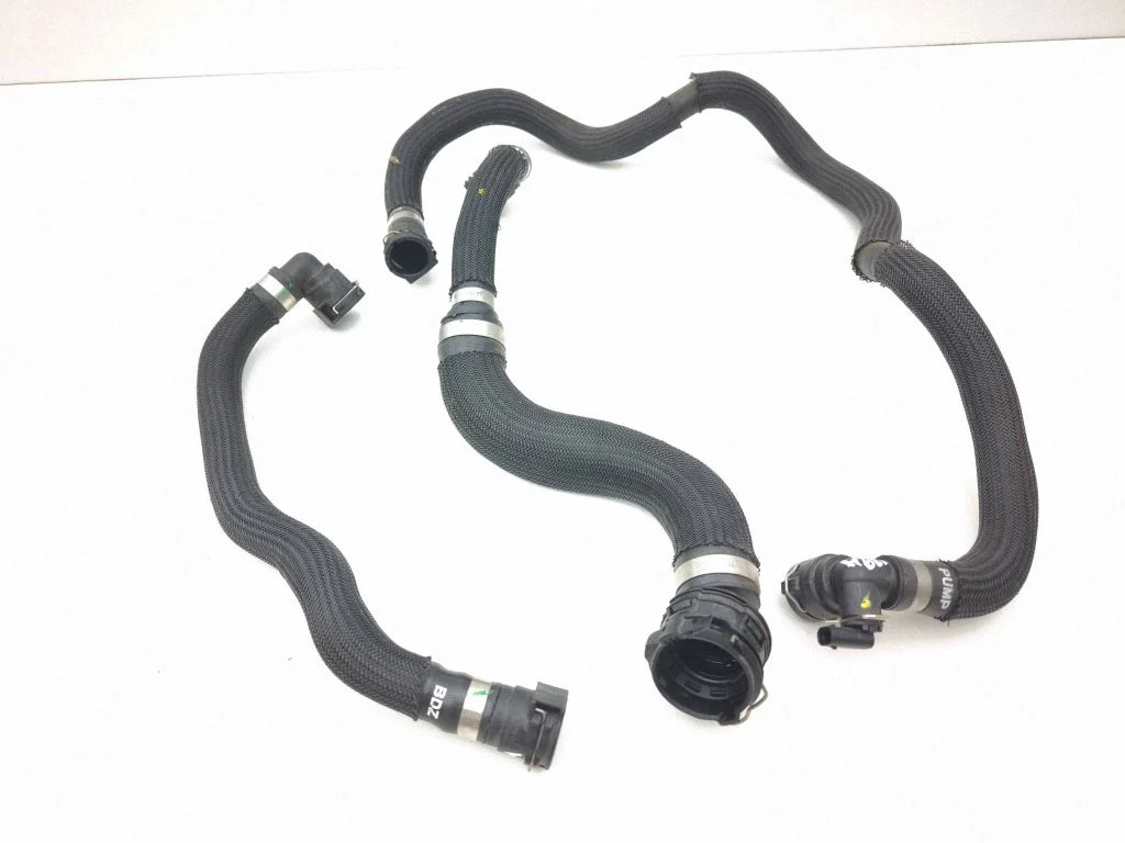 Engine coolant pipe/hose