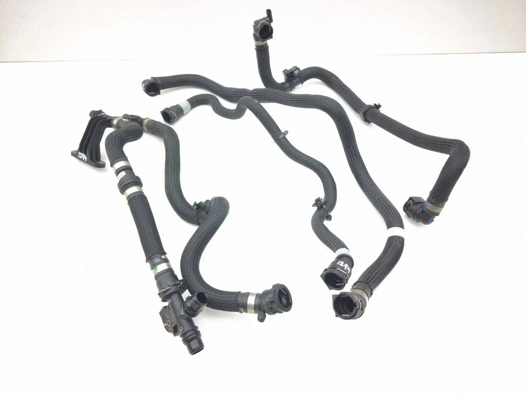 Engine coolant pipe/hose