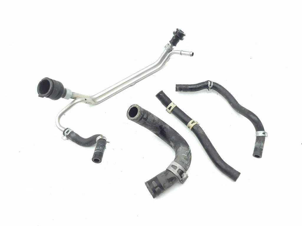 Engine coolant pipe/hose