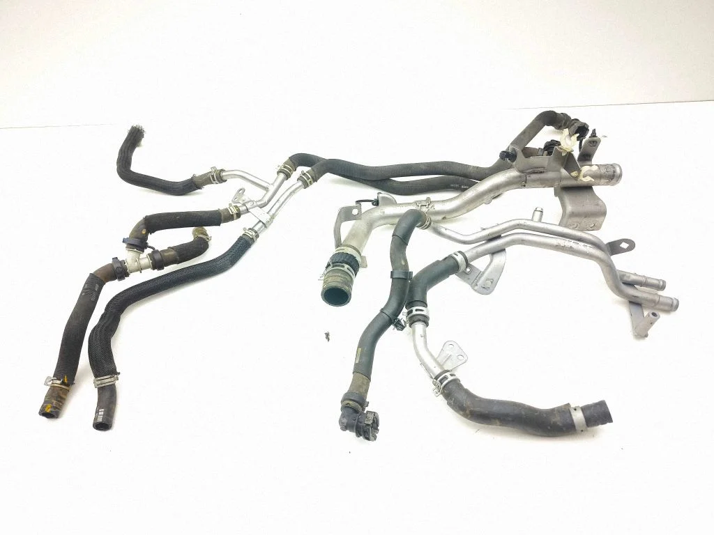 Engine coolant pipe/hose