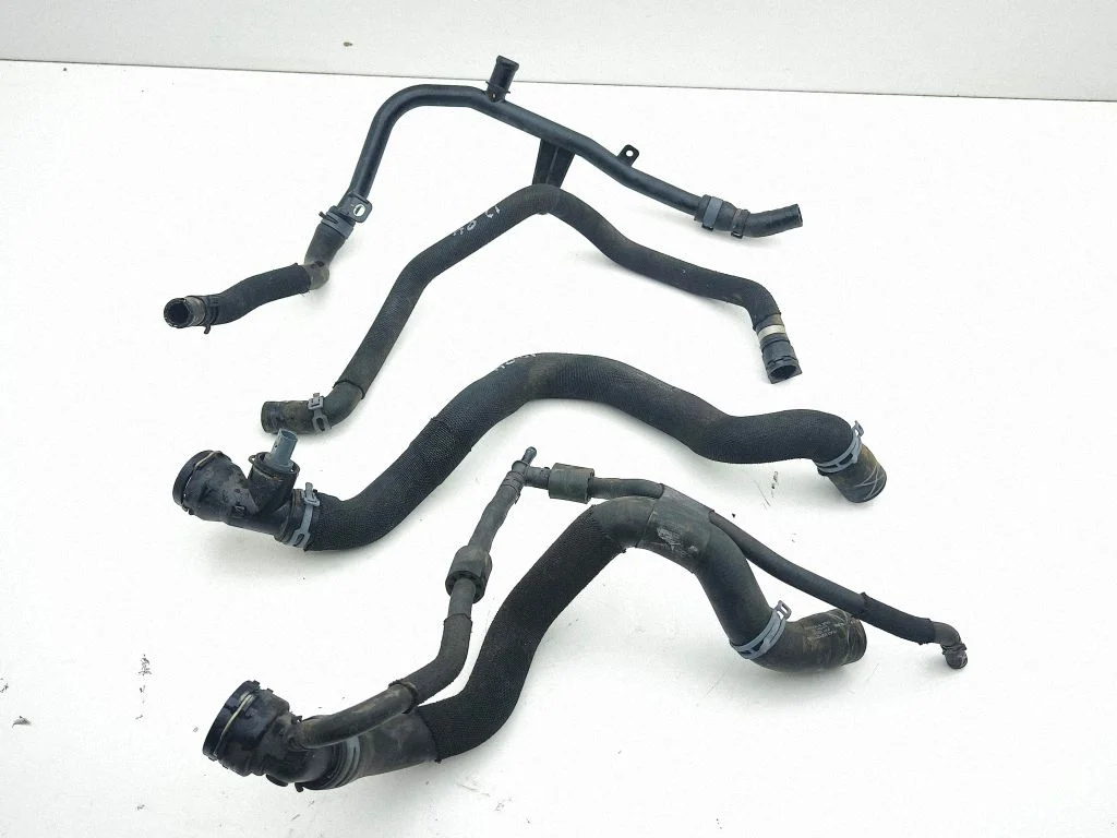 Engine coolant pipe/hose